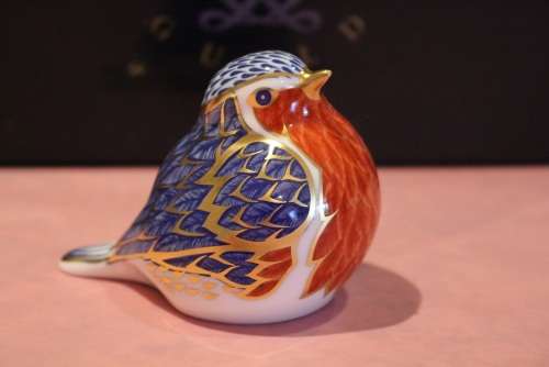 ROYAL CROWN DERBY ROBIN PAPERWEIGHT