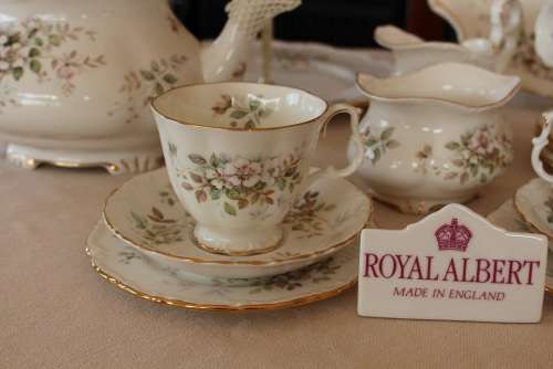 ROYAL ALBERT HAWORTH  TEA  SERVICE