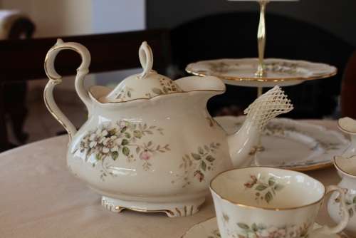 ROYAL ALBERT HAWORTH  TEA  SERVICE