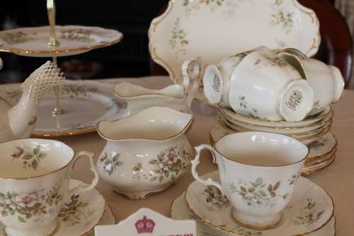 ROYAL ALBERT HAWORTH  TEA  SERVICE