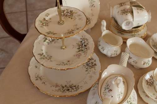 ROYAL ALBERT HAWORTH  TEA  SERVICE