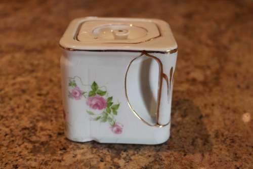 A RARE WEDGWOOD CUBE TEA POT