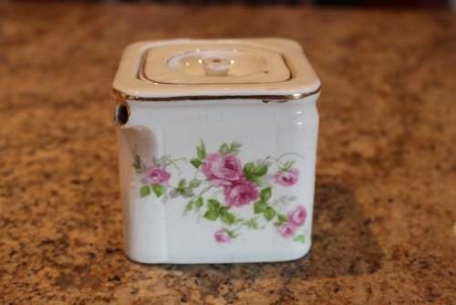A RARE WEDGWOOD CUBE TEA POT