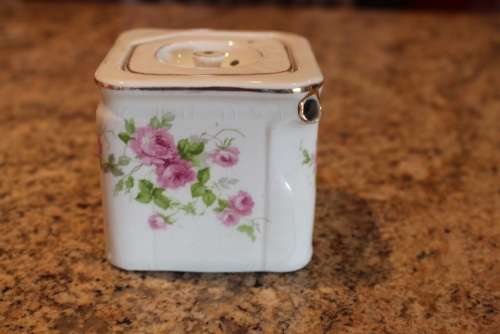 A RARE WEDGWOOD CUBE TEA POT