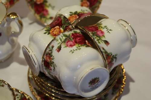 PRISTINE ROYAL ALBERT 23pc OLD COUNTRY ROSES TEA SET