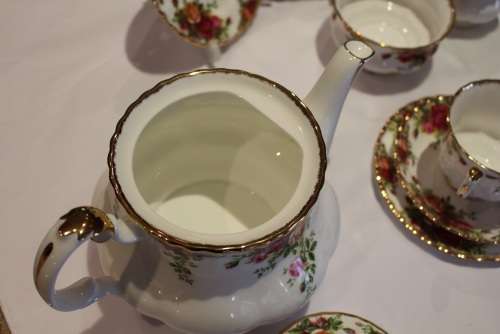 PRISTINE ROYAL ALBERT 23pc OLD COUNTRY ROSES TEA SET