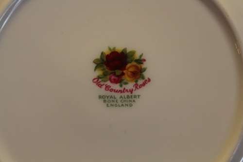 PRISTINE ROYAL ALBERT 23pc OLD COUNTRY ROSES TEA SET