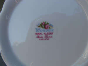 FANTASTIC ROYAL ALBERT 23pc WINSOME TEA SET MINT