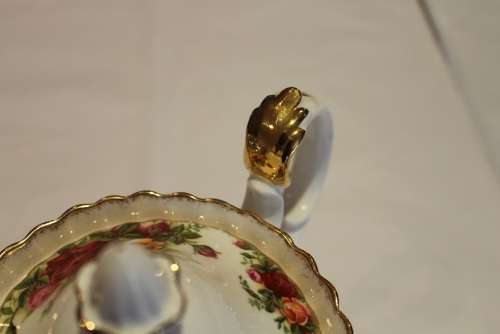 PRISTINE ROYAL ALBERT OLD COUNTRY ROSES TEAPOT