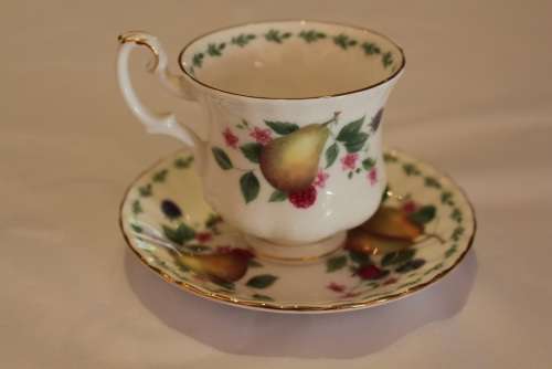 GORGEOUS ROYAL ALBERT COVENT GARDEN COFFEE DUO