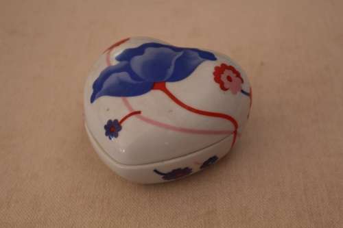 ESTEE LAUDER HEART TRINKET BOX