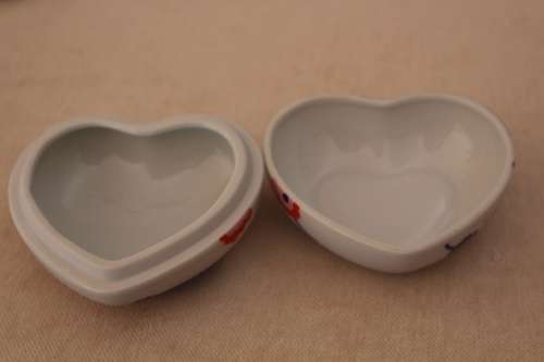 ESTEE LAUDER HEART TRINKET BOX