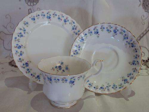 ROYAL ALBERT "MEMORY LANE" TEA TRIO