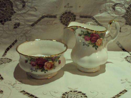 ROYAL ALBERT "OLD COUNTRY ROSES" MILK AND SUGAR