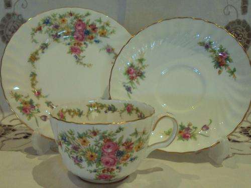 MINTON TEA TRIO "LORRAINE"