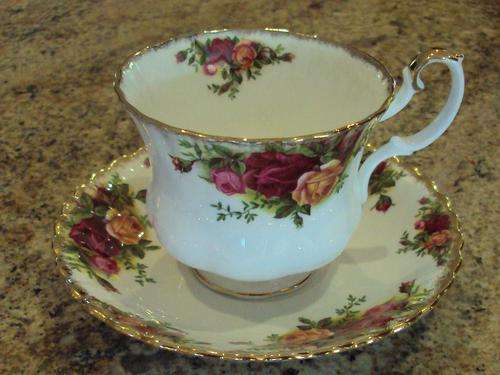 ROYAL ALBERT OLD COUNTRY ROSES BREAKFAST DUO