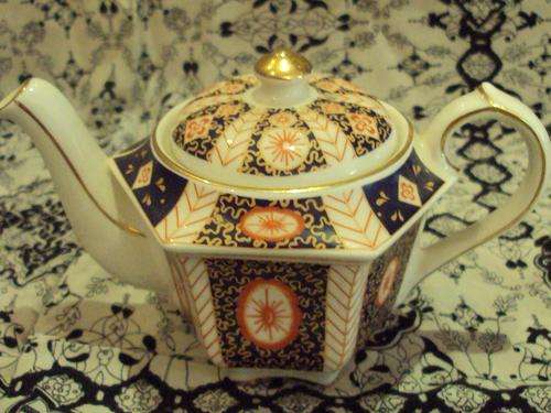 JAMES SADLER SMALL IMARI TEA POT