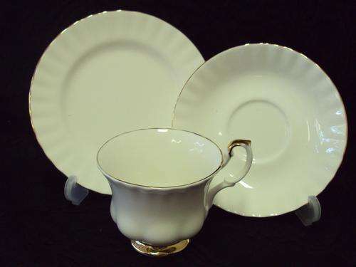 ROYAL ALBERT "VAL D'OR" TEA TRIO