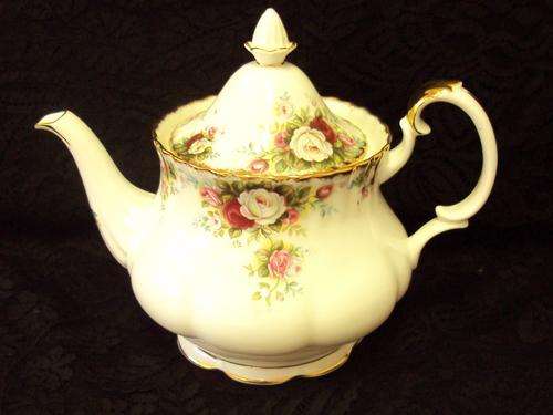ROYAL ALBERT "CELEBRATION"  LARGE TEA POT