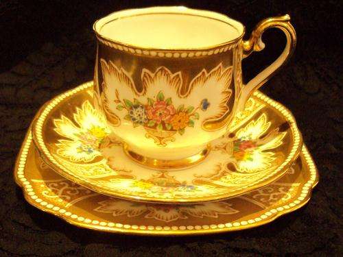 ROYAL ALBERT GOLD ROYALTY TEA TRIO