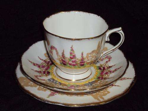 ROYAL ALBERT TEA TRIO "GREENWAYS"