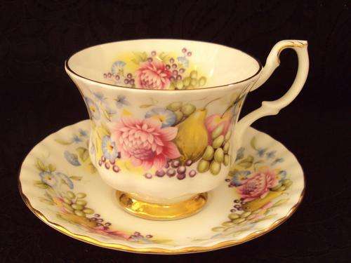ROYAL ALBERT COUNTRY FAYRE  TEA DUO