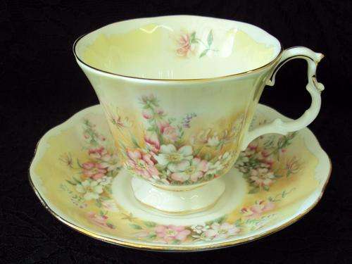 ROYAL ALBERT SHAKESPEARS FLOWERS TEA DUO