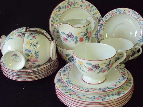 ROYAL ALBERT MARGUERITE TEA SET