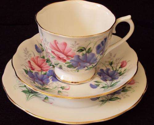 ROYAL ALBERT SWEET PEA TEA TRIO