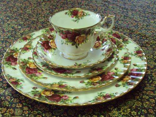 ROYAL ALBERT OLD COUNTRY ROSES 5 PIECE PLACE SETTING