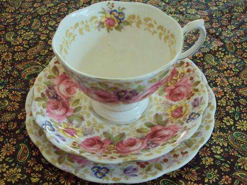 ROYAL ALBERT SERENA TRIO FOR AVRIL ONLY