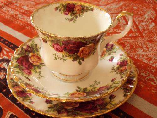 ROYAL ALBERT OLD COUNTRY ROSES TRIO