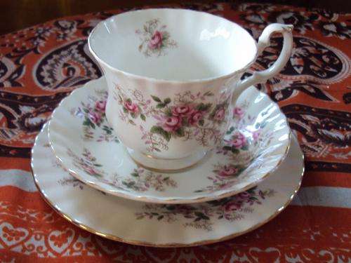 ROYAL ALBERT LAVENDER ROSE TEA TRIO