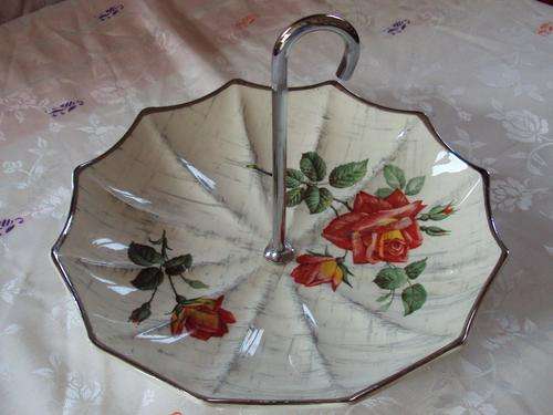 A FABULOUS MIDWINTER UMBRELLA CAKE PLATE