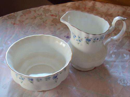 ROYAL ALBERT MEMORY LANE MILK AND SUGAR