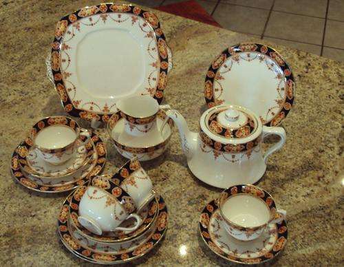 16 pc ROYAL ALBERT TEA SET