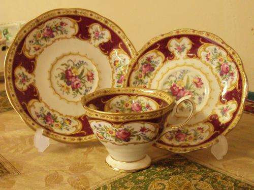 ROYAL ALBERT LADY HAMILTON  TEA TRIO