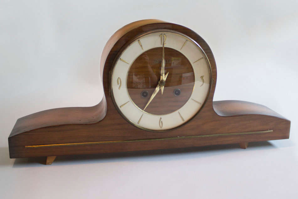 German Made Reveille Chiming Mantle Clock - working and key included