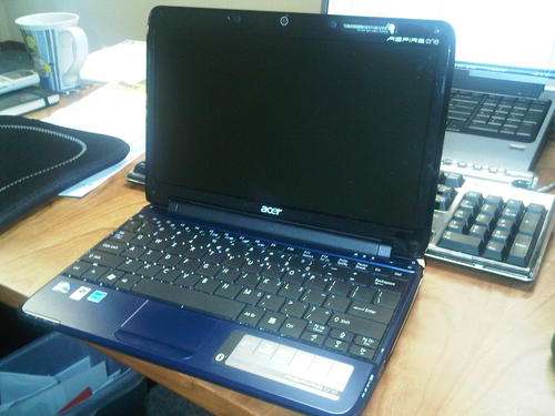 ACER Aspire One Netbook - 3G,WiFi, Bluetooth, 11.6" screen, long life battery