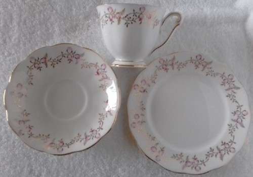 QUEEN ANNE PART TEA SET