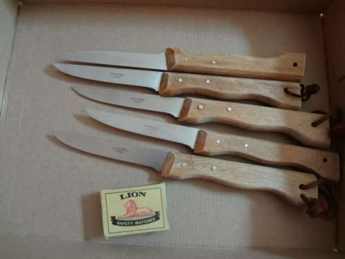 Lot of 5 steak knives with wooden handle
