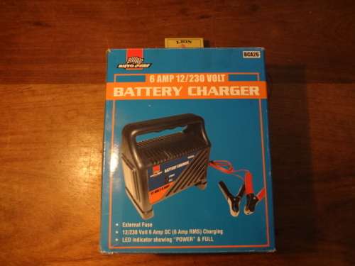 Auto Gear 6 Amp 12/230 Volt Battery Charger (used a few times - like new)