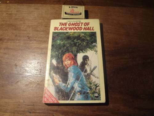 Nancy Drew - The Ghost of Blackwood Hall by Carolyn Keene (soft cover)