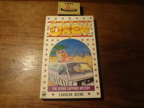 Nancy Drew - The Spider Sapphire Mystery by Carolyn Keene (soft cover)