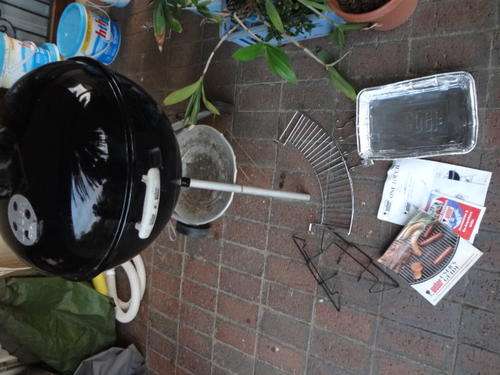 weber 57cm kettle braai  with spice rack, utensilt hooks, coal seperators, two drip trays and cover