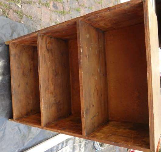 Wooden three shelf bookcase 58 x 30 x 93 cm