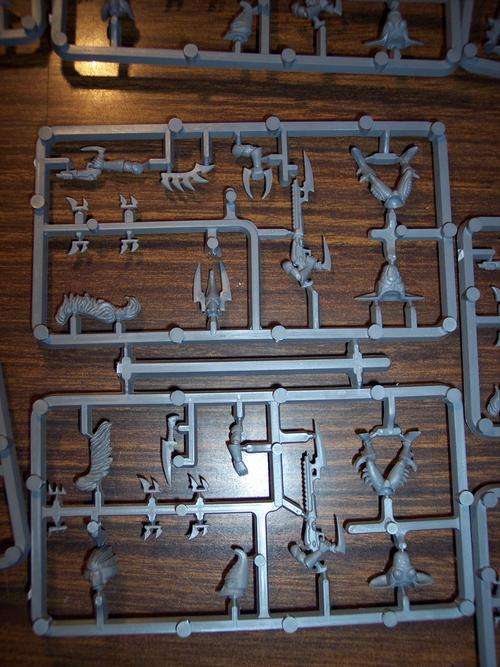 warhammer 40K - dark eldar sprue (enough for 20 figures)