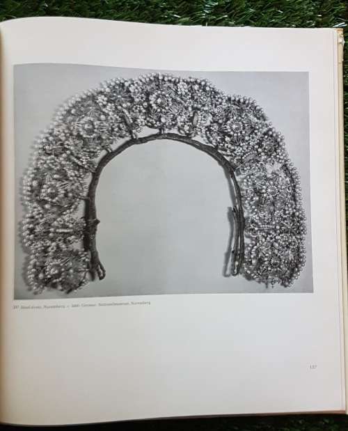 Antique Jewellery - Its History in Europe from 800 to 1900.