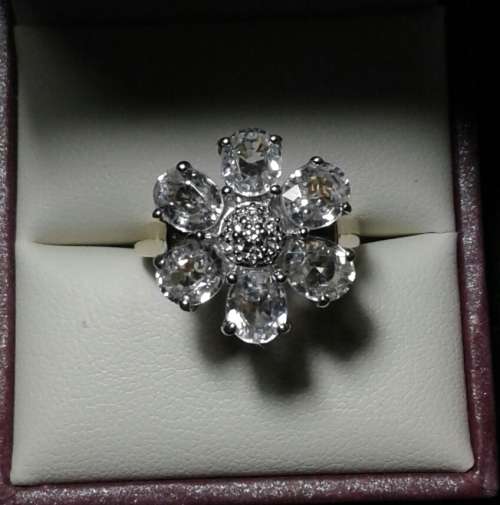 REDUCED 9ct Gold Ring with Oval Ice Zircon and White Topaz Stones 4.9grams