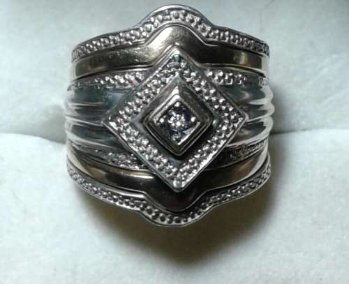 REDUCED 9ct Yellow Gold and 925 Silver Quinset Ring with Small Diamond 7.7grams